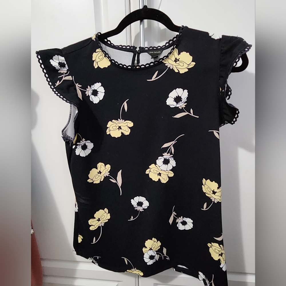 Ann Taylor Scalloped Ruffle Sleeve top, Black with floral print in size medium